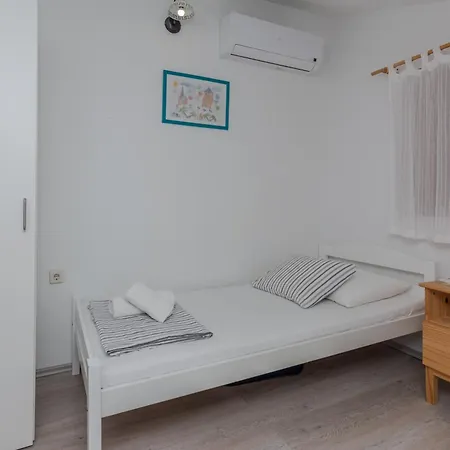 House Gloria Patri Maslenica