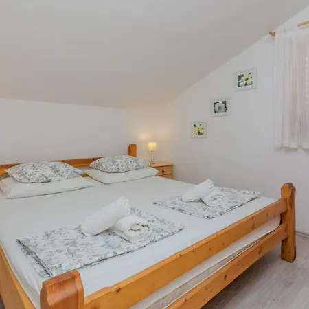 House Gloria Patri Maslenica