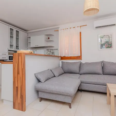 House Gloria Patri Villa *