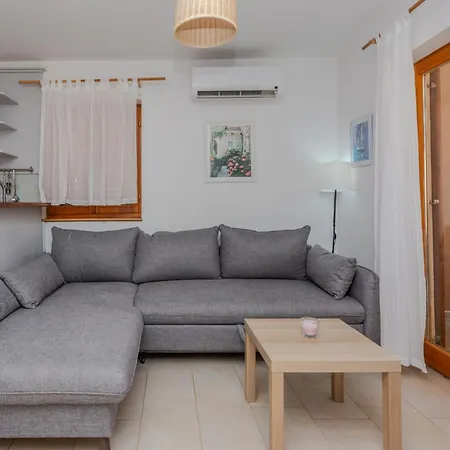 House Gloria Patri Villa *