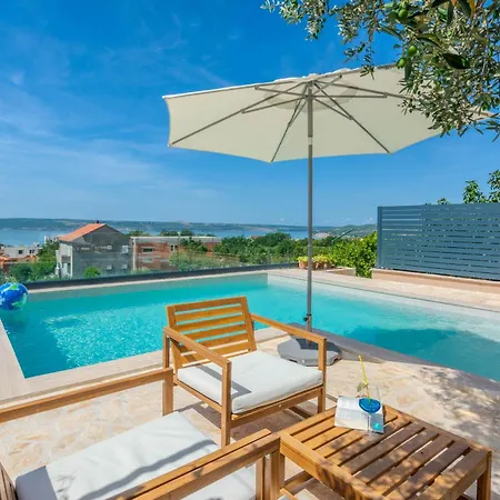House Gloria Patri Villa *
